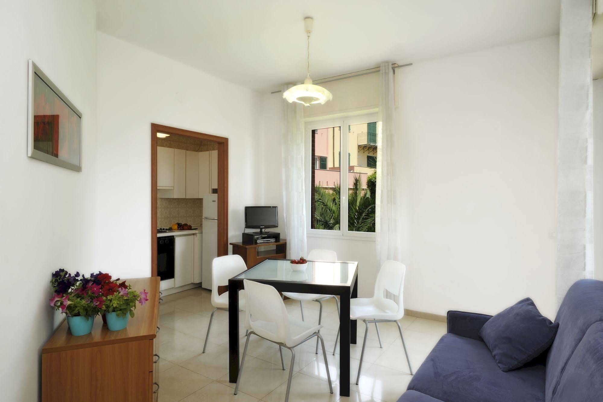 Residence I Cormorani Лоано Экстерьер фото