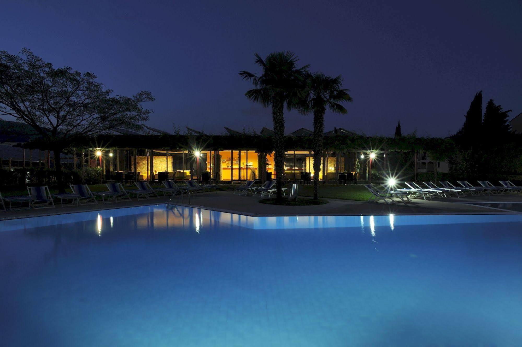 Residence I Cormorani Лоано Экстерьер фото